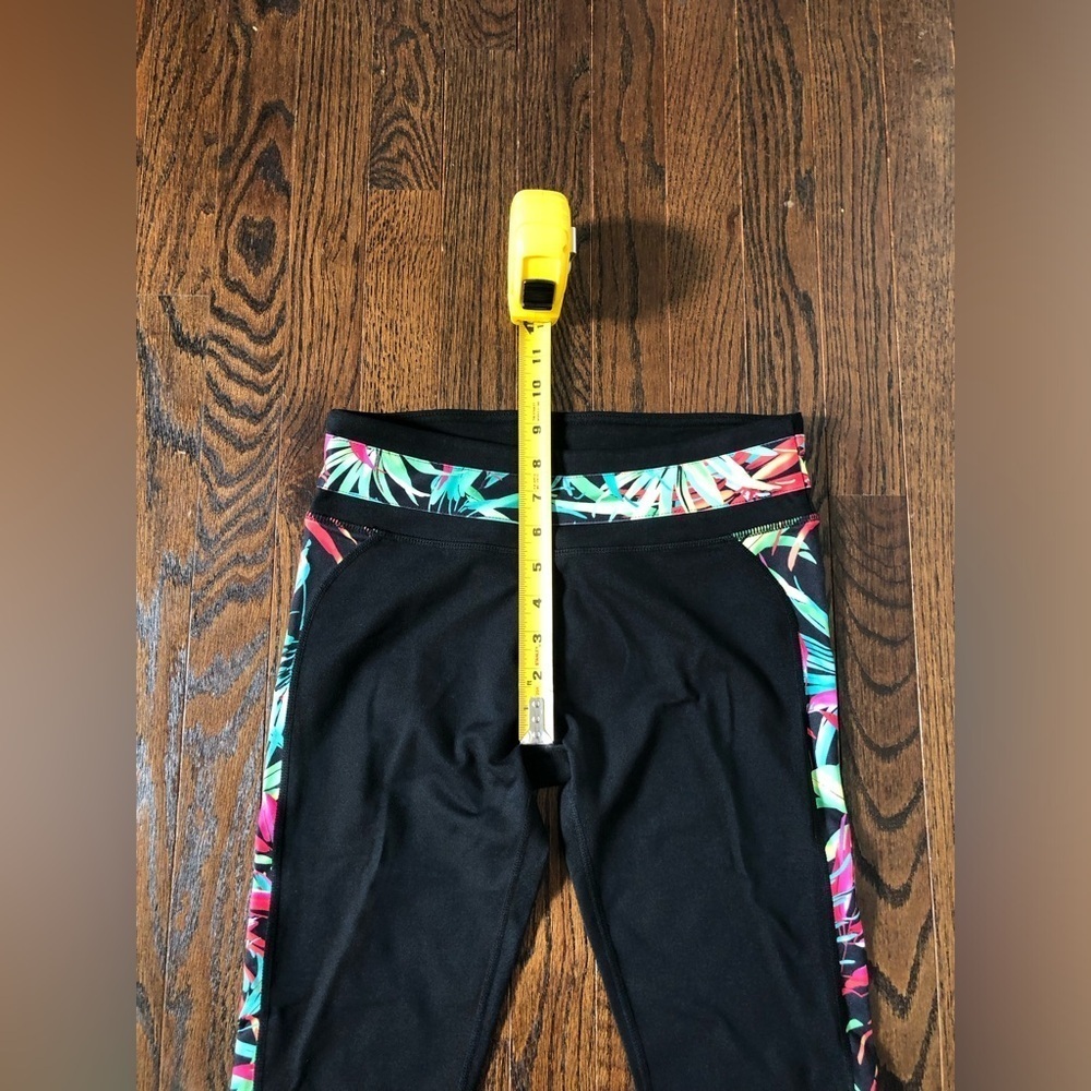 Fabletics Women’s S Camacan Black Stretch Capri Tropical Forest Print Leggings - Picture 7 of 10
